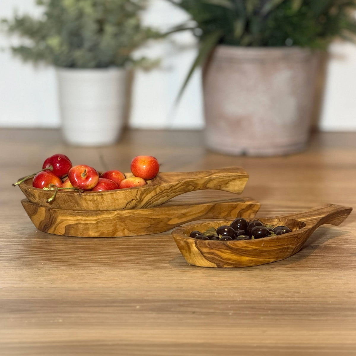 Italian Olivewood Aperitivo Bowl with Handle