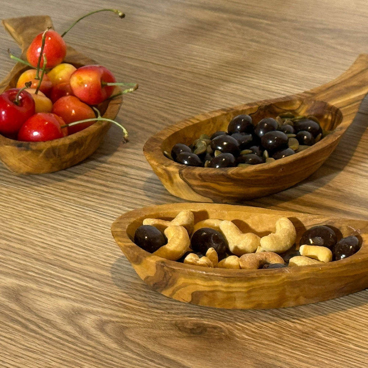 Italian Olivewood Aperitivo Bowl with Handle